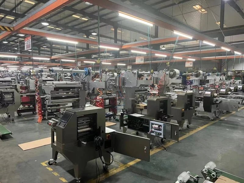 Flow wrapping machine factory display