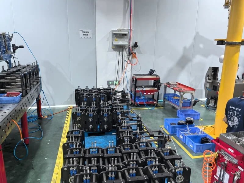 Flow wrapping machine in the workshop