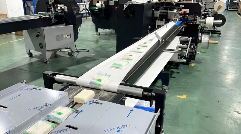 Manual feeding and packing on a production line